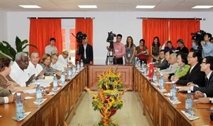 Prime Minister Nguyen Tan Dung meets the President of Cuba's National Assembly  - ảnh 1